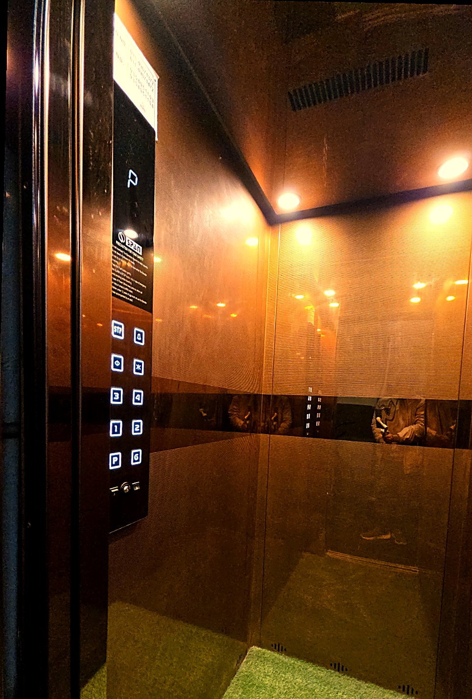 Bronze-Gold Mirror — Span Ārohaṇa LX home cabin, A bronze-gold mirror cabin, installed.