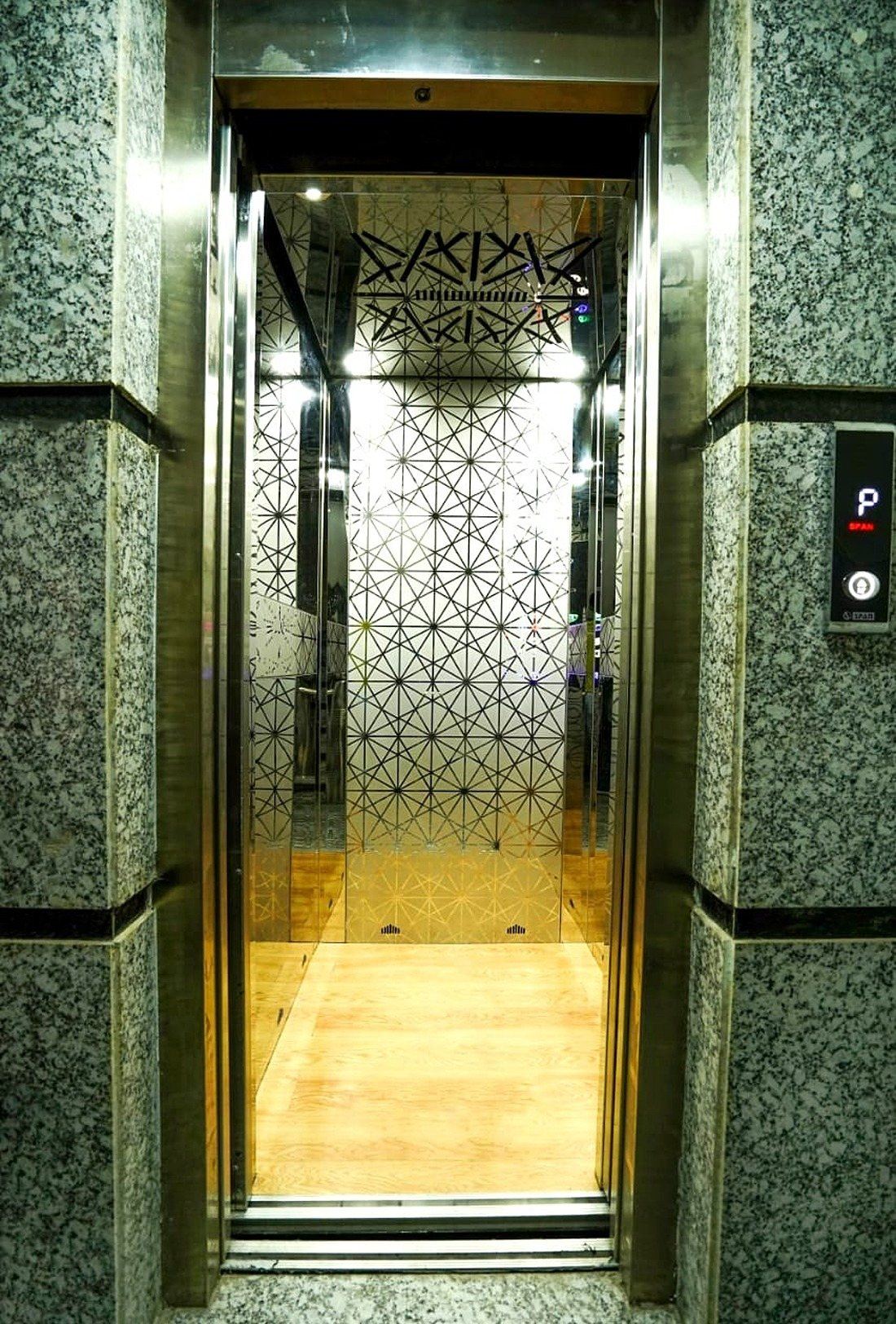 Prism — Span signature cabin interior, Geometry, Caught In Mirror.