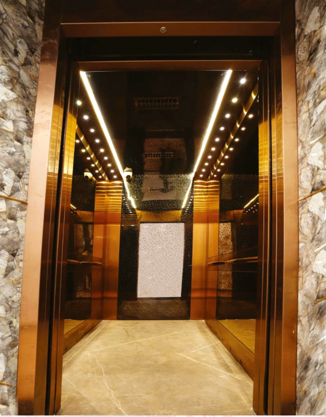 Rose Gold · Floral — Span signature cabin interior